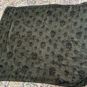 Alexander McQueen silk skull print scarf